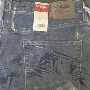 Wrangler Men's Relaxed Fit Blue Jeans